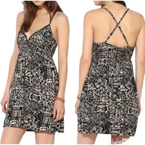 Y2k Mini Black/ White Patterned Criss Cross Back Babydoll Dress sz XS